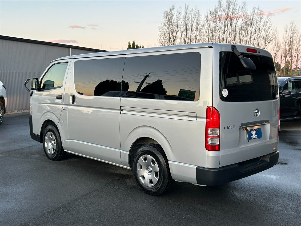 Vehicle image 4