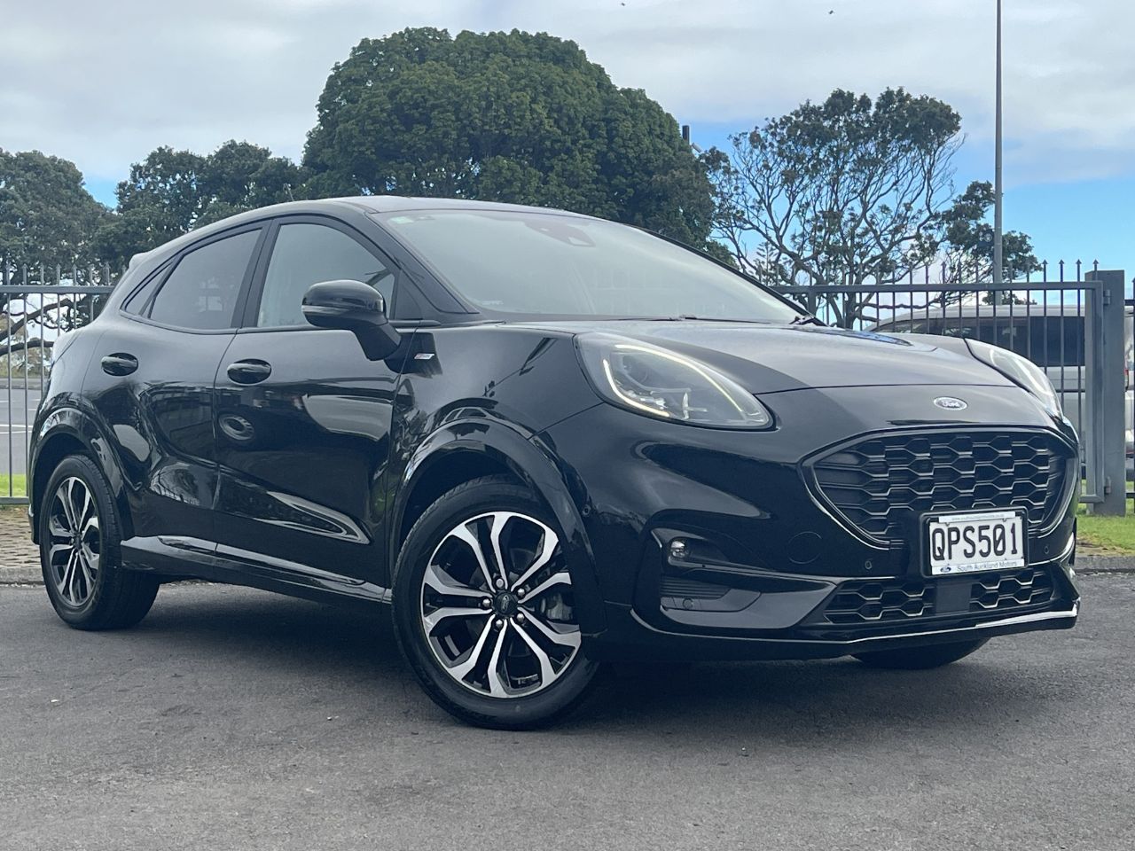 Vehicle image 3