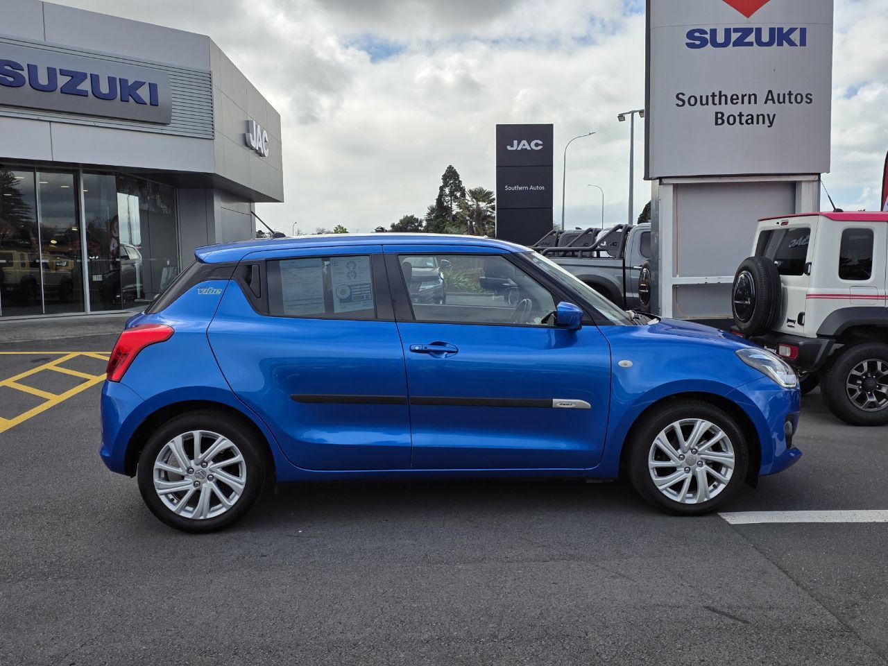 Vehicle image 4
