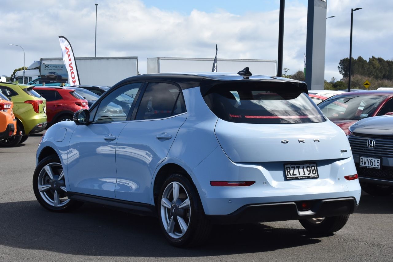 Vehicle image 5