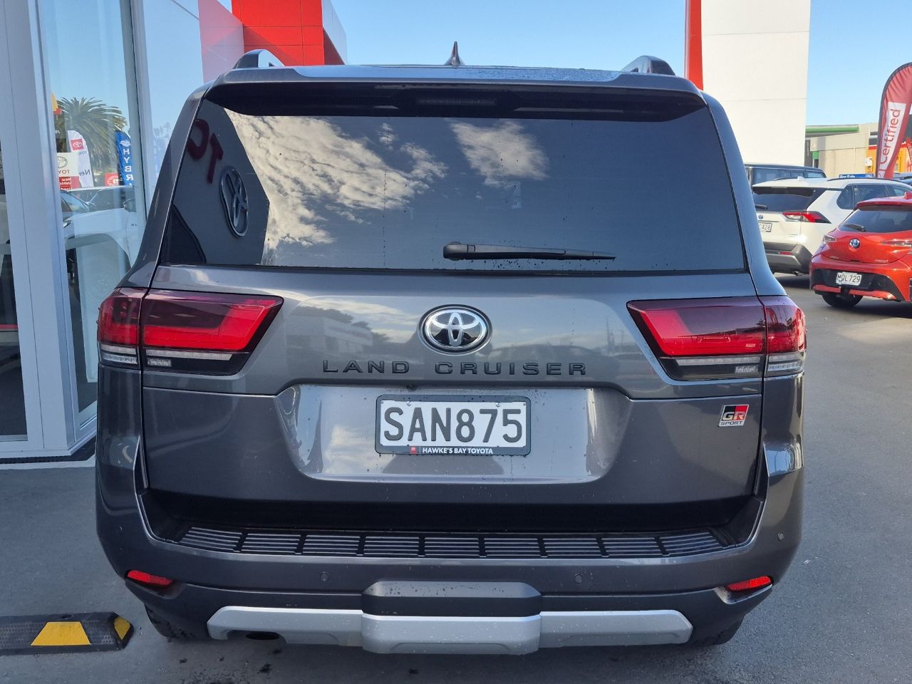 Vehicle image 4