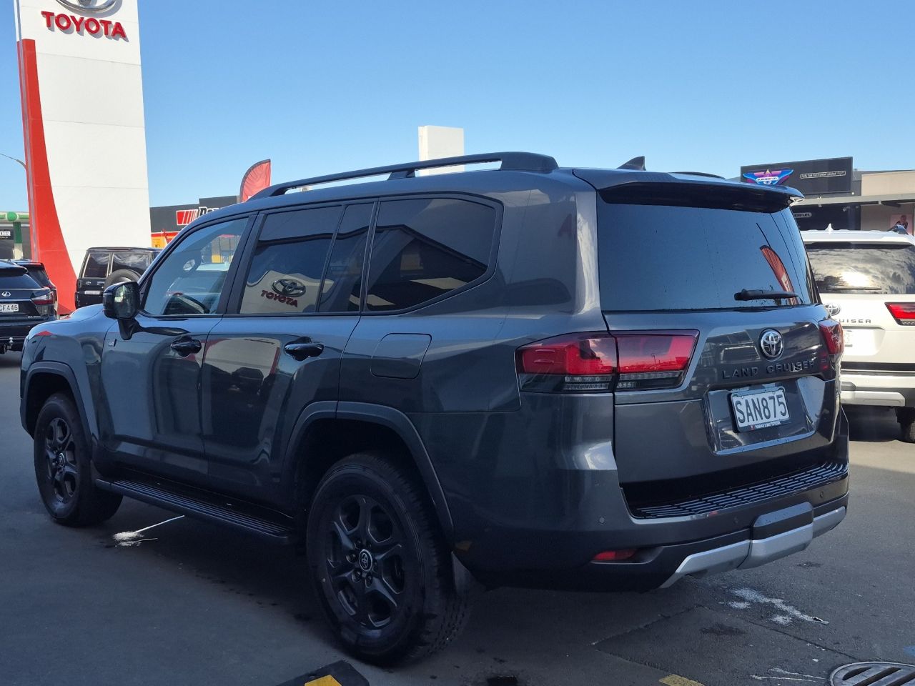 Vehicle image 5