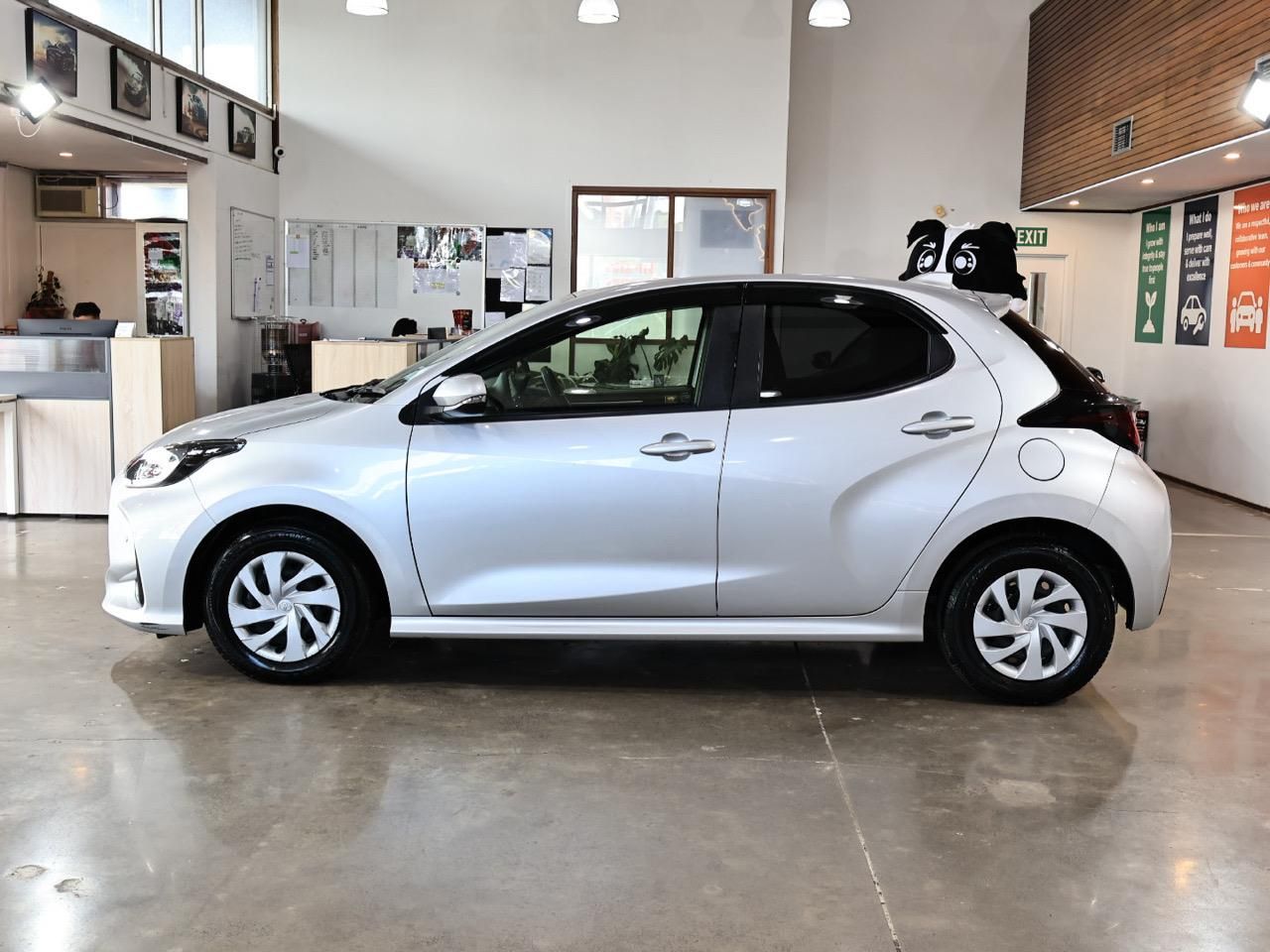 Vehicle image 5