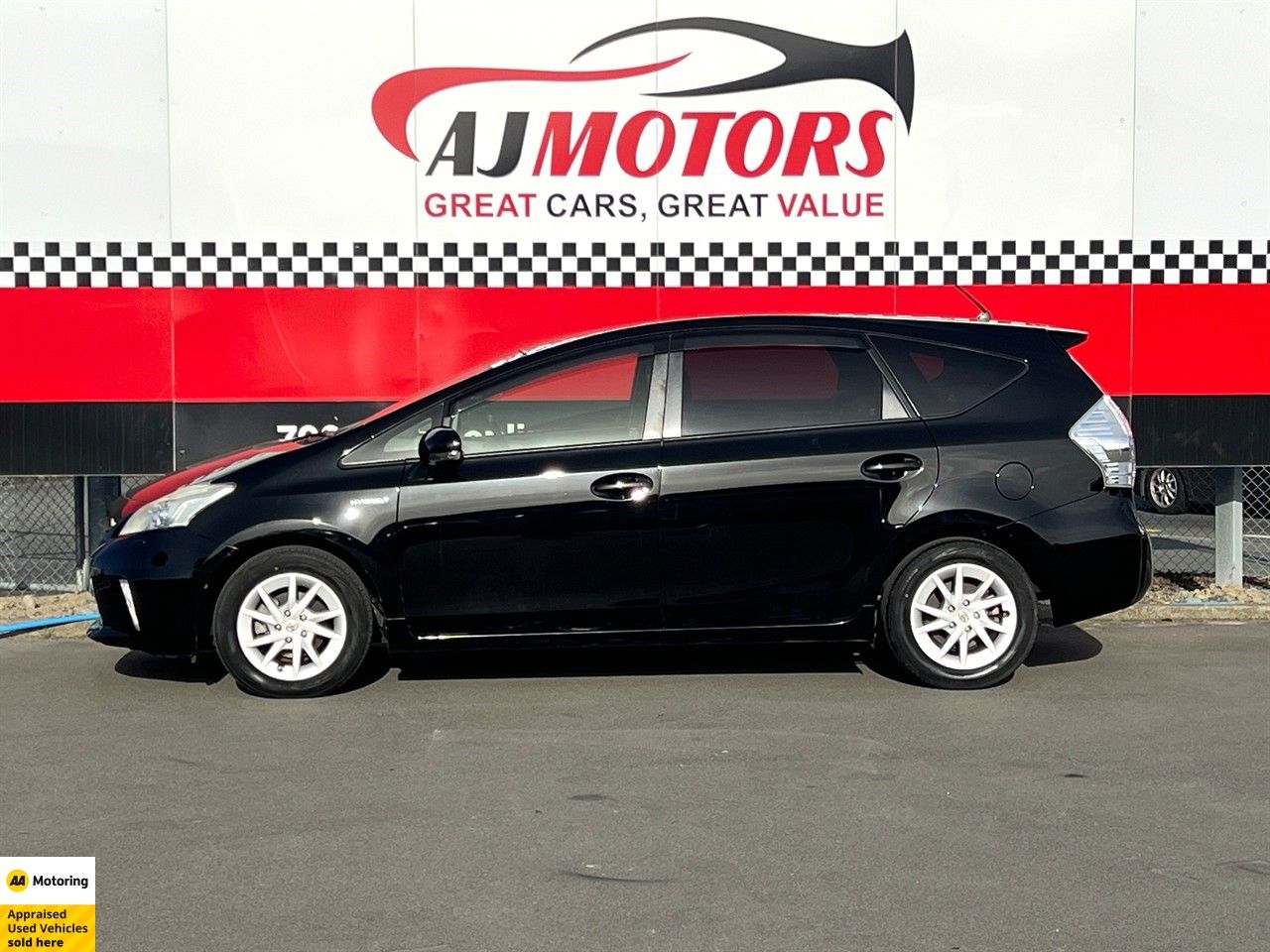 Vehicle image 5
