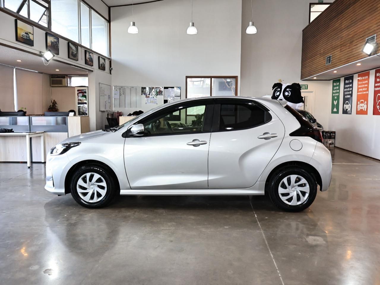 Vehicle image 5
