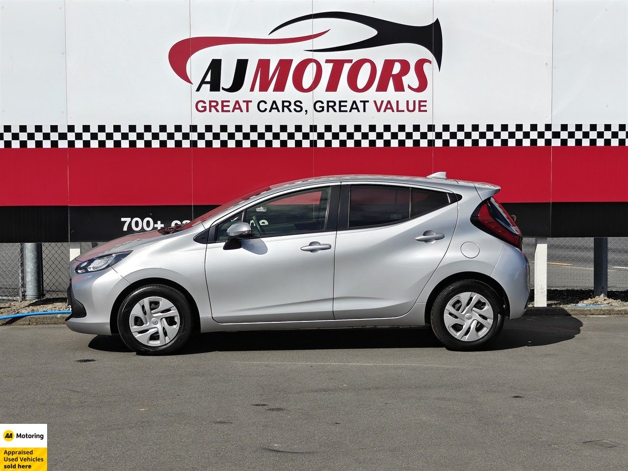 Vehicle image 5