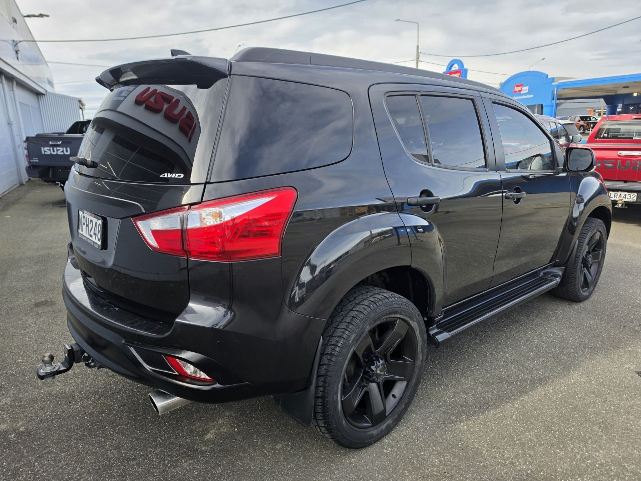 Vehicle image 4