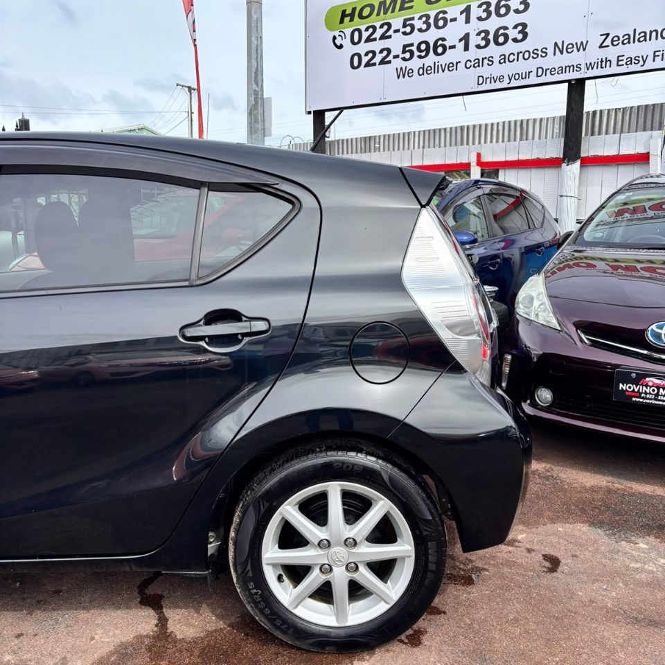 Vehicle image 5