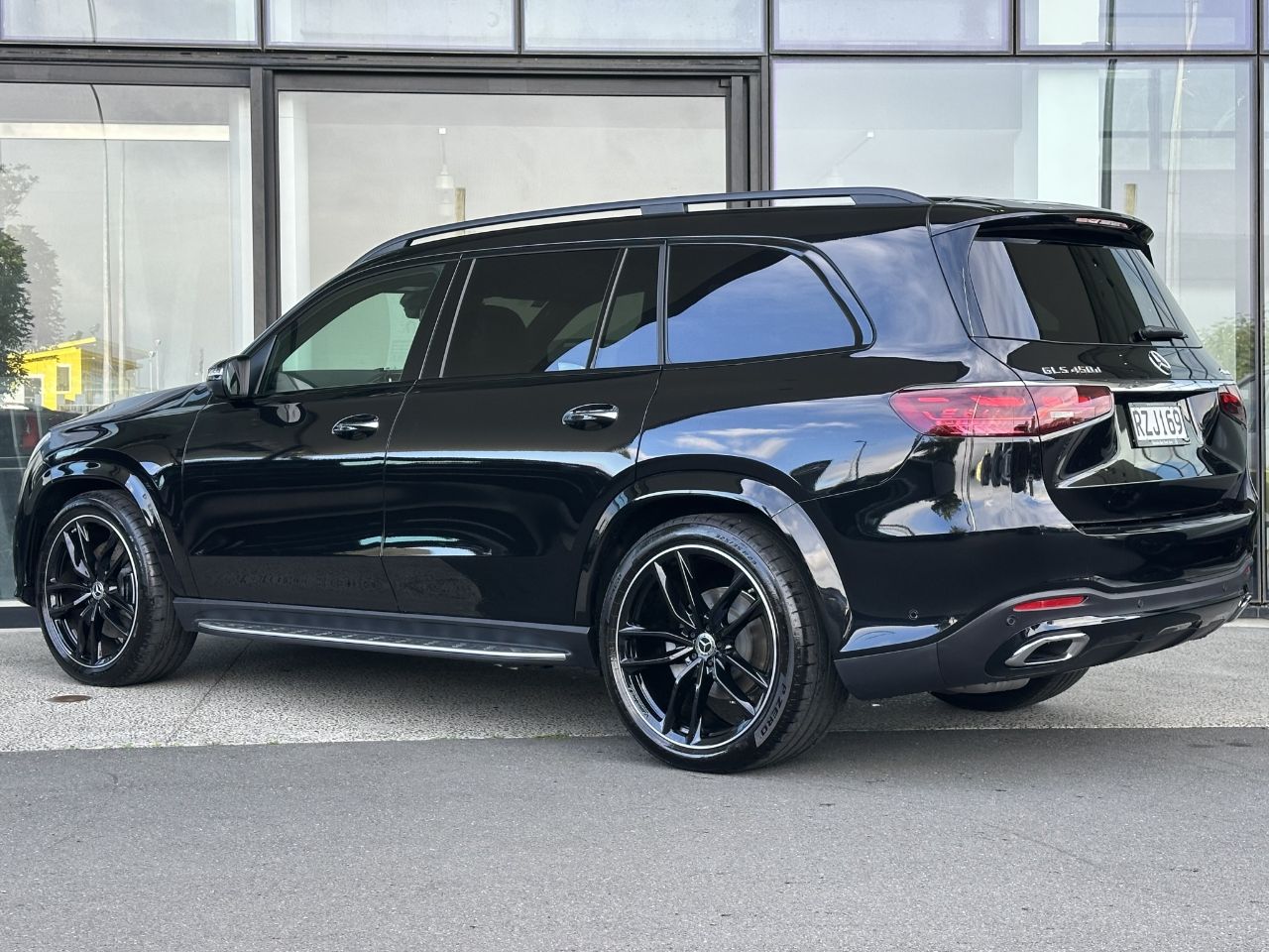 Vehicle image 5