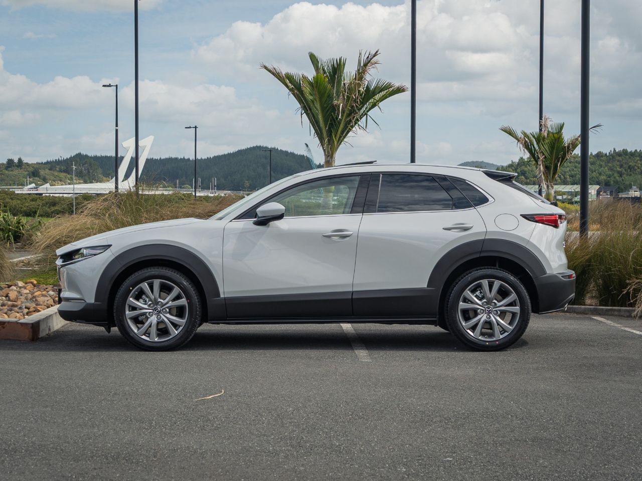Vehicle image 5