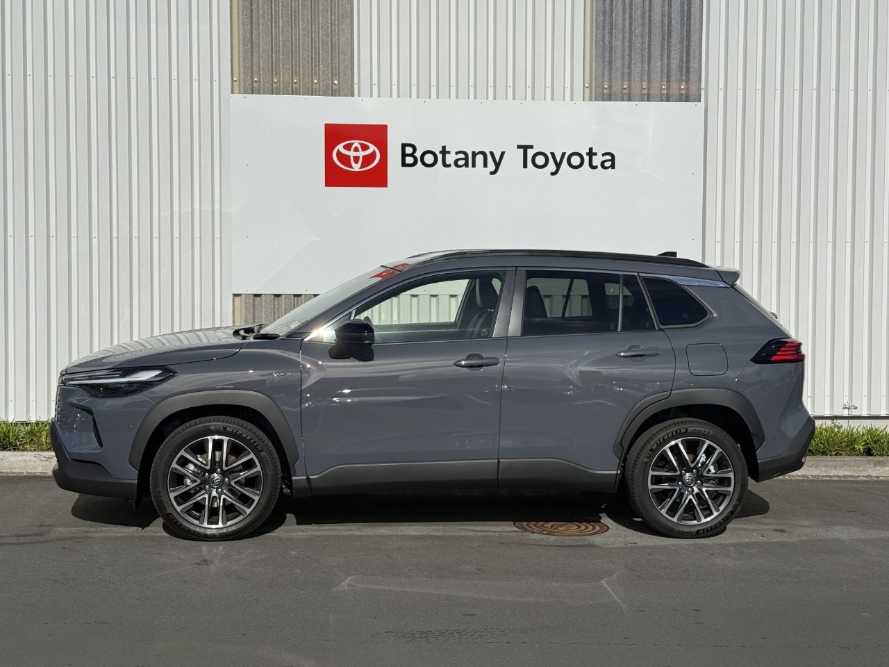 Vehicle image 5