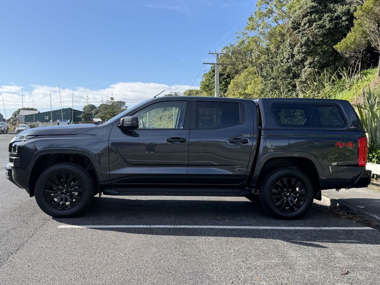 Vehicle image 5