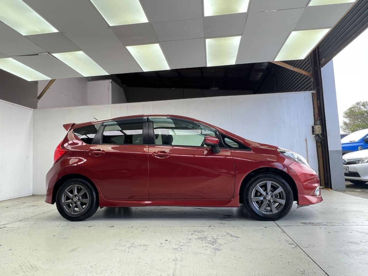 Vehicle image 5