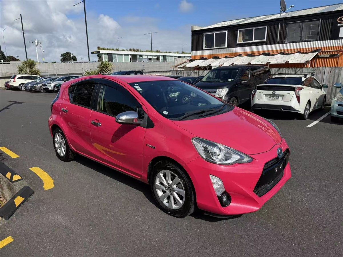 Vehicle image 3