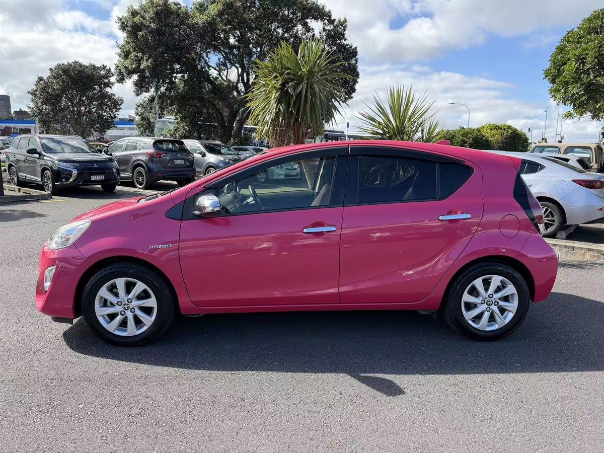 Vehicle image 4