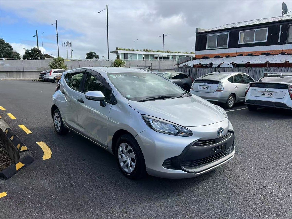 Vehicle image 3