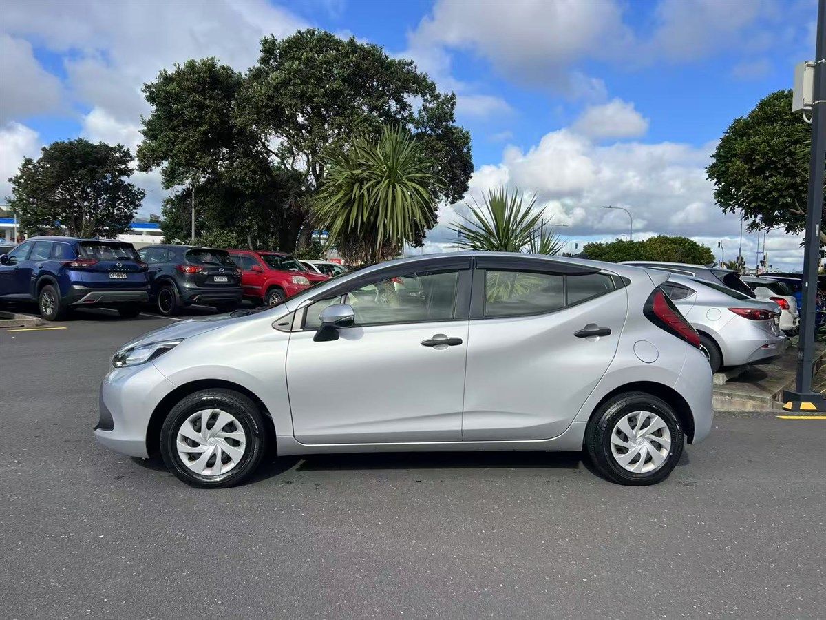Vehicle image 4