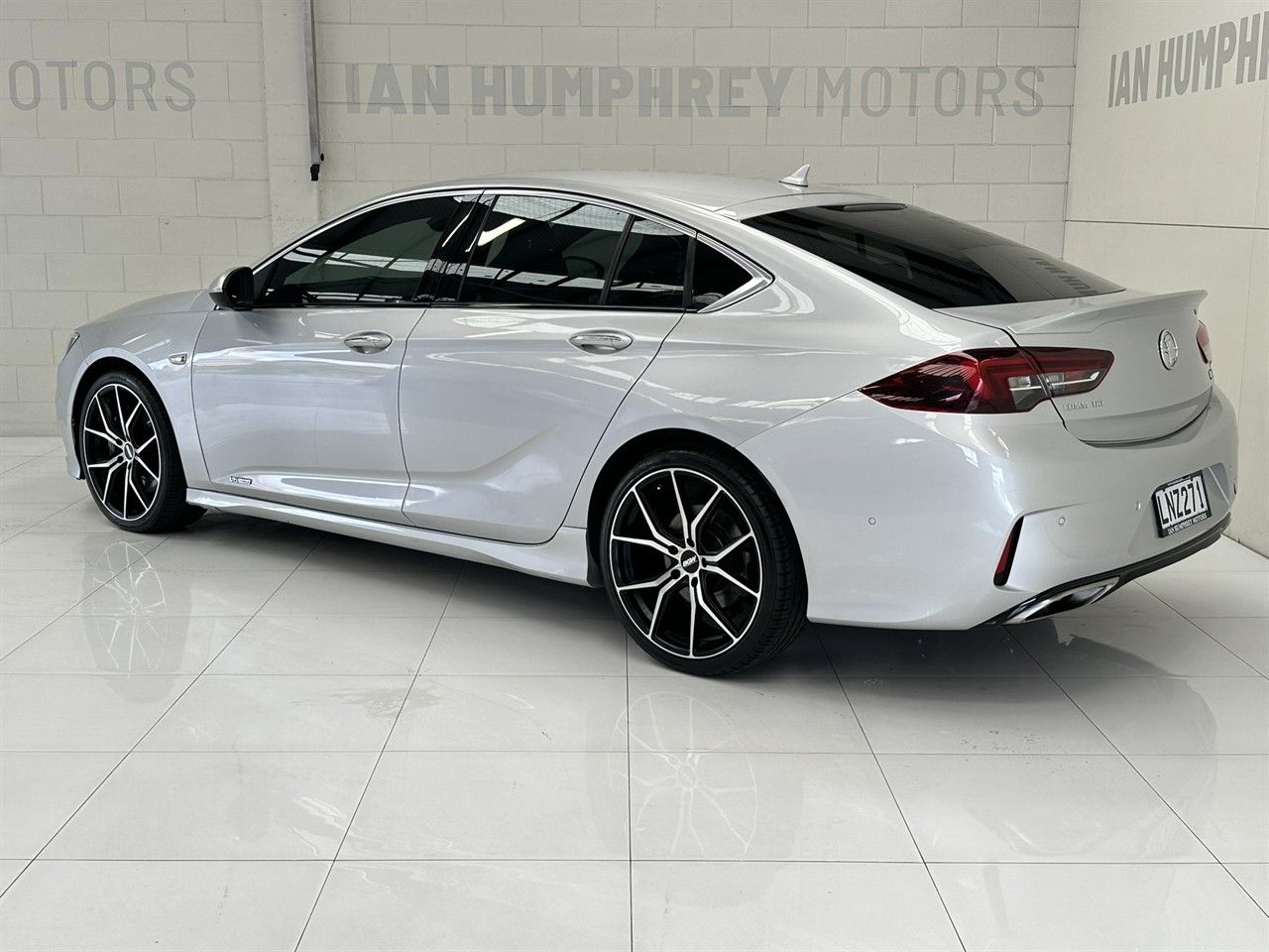 Vehicle image 4