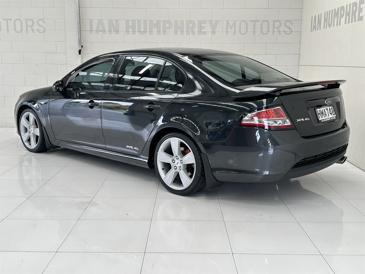 Vehicle image 4