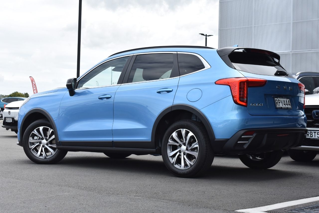 Vehicle image 5
