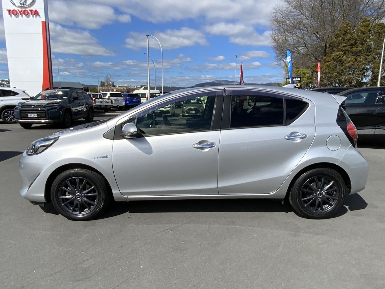 Vehicle image 5
