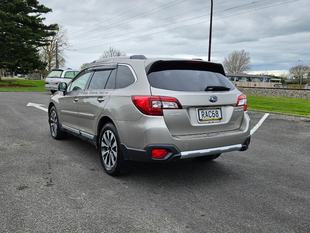 Vehicle image 4
