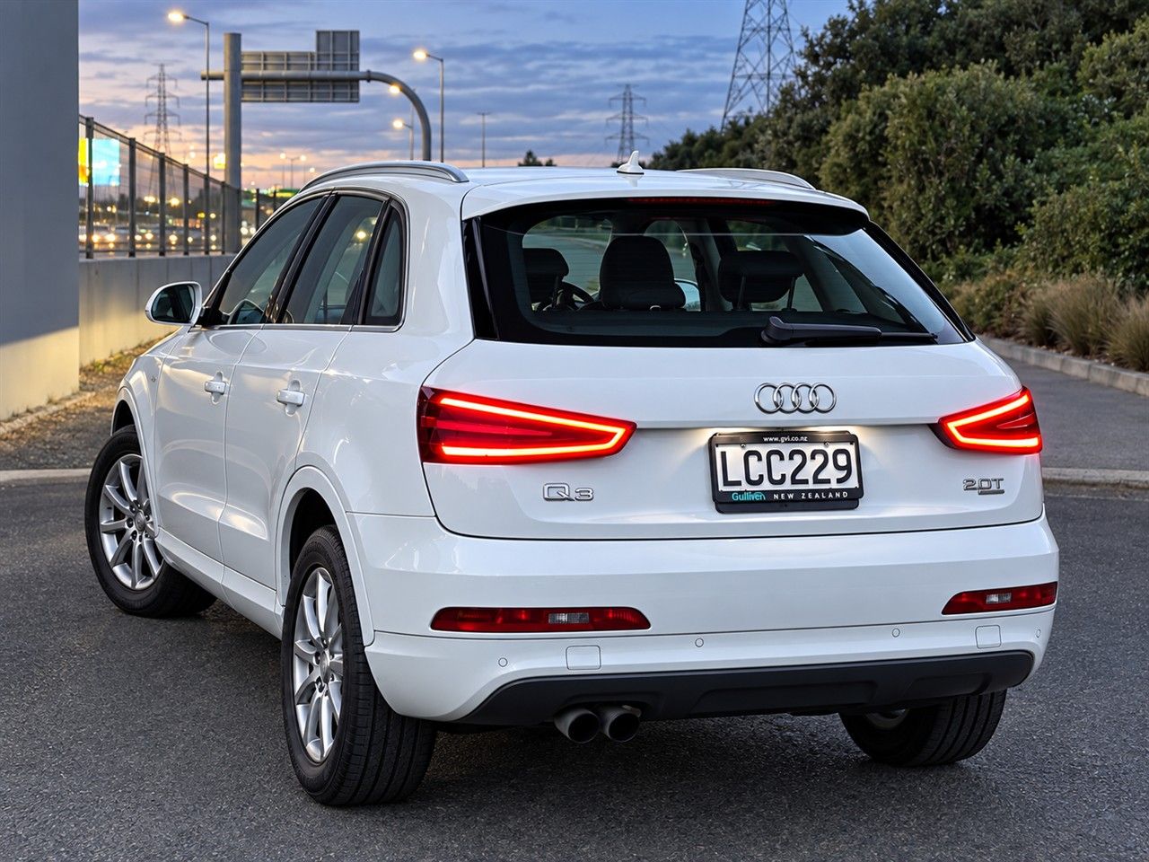 Vehicle image 3