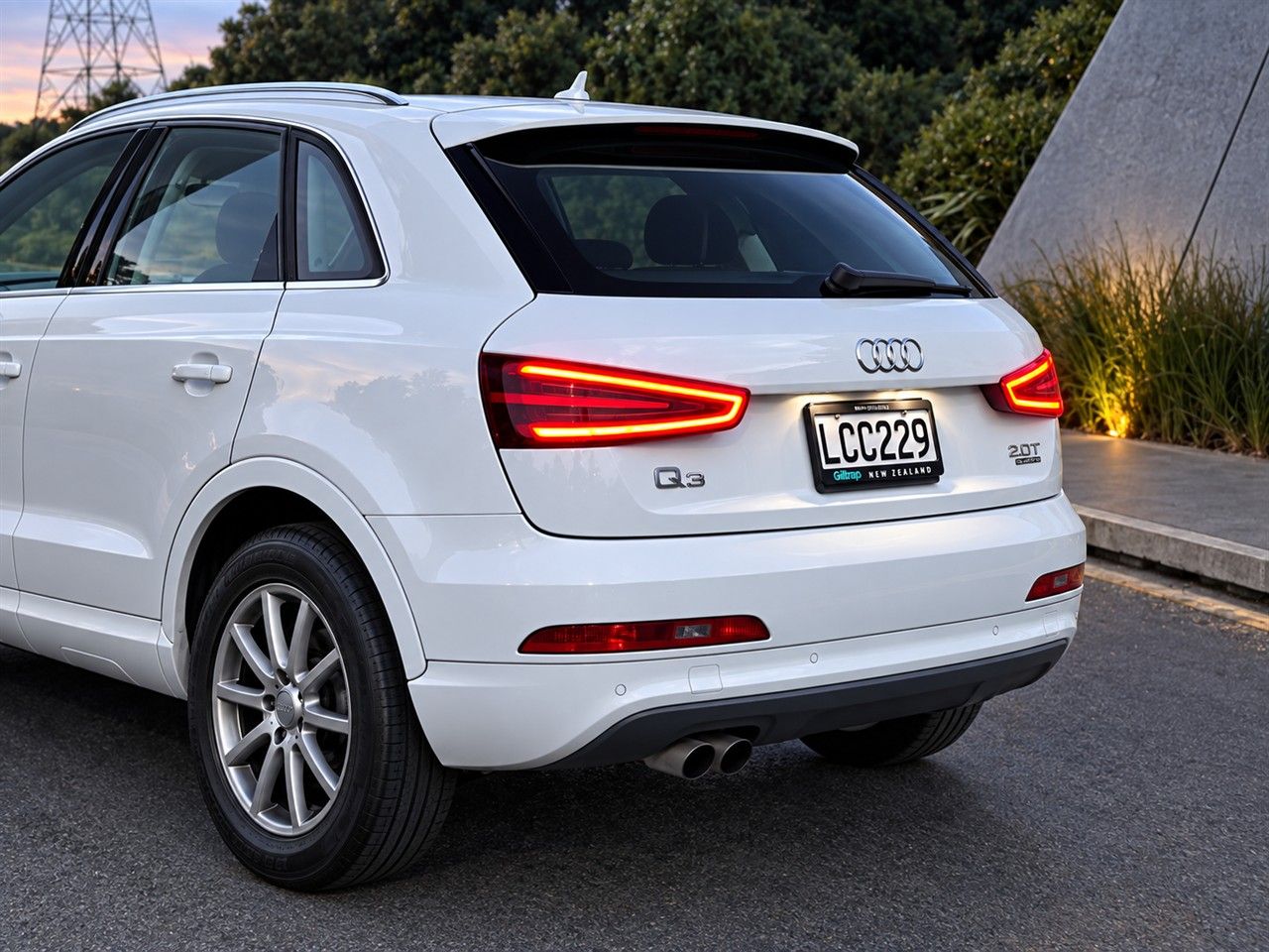 Vehicle image 4