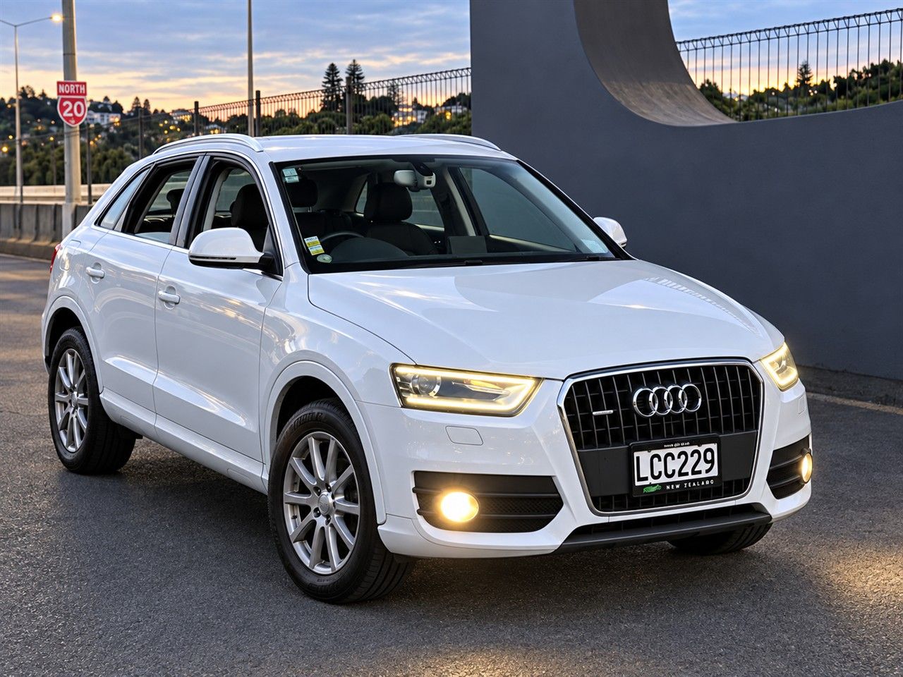 Vehicle image 5