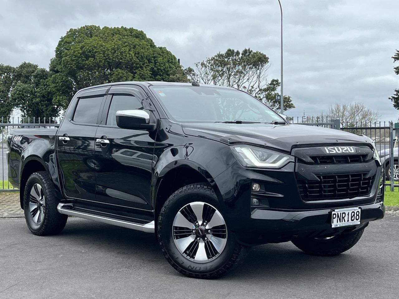 Vehicle image 3