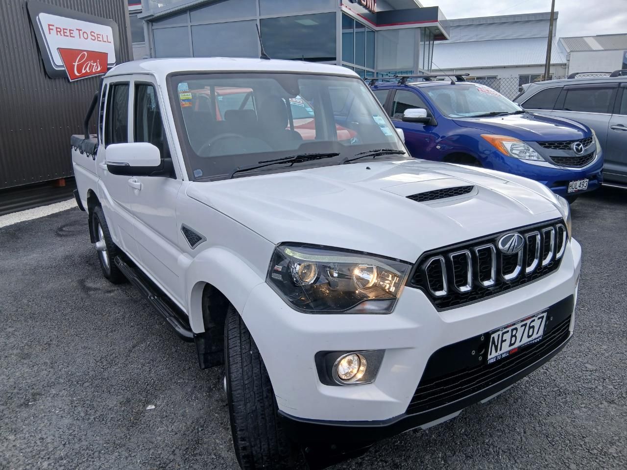 Vehicle image 3