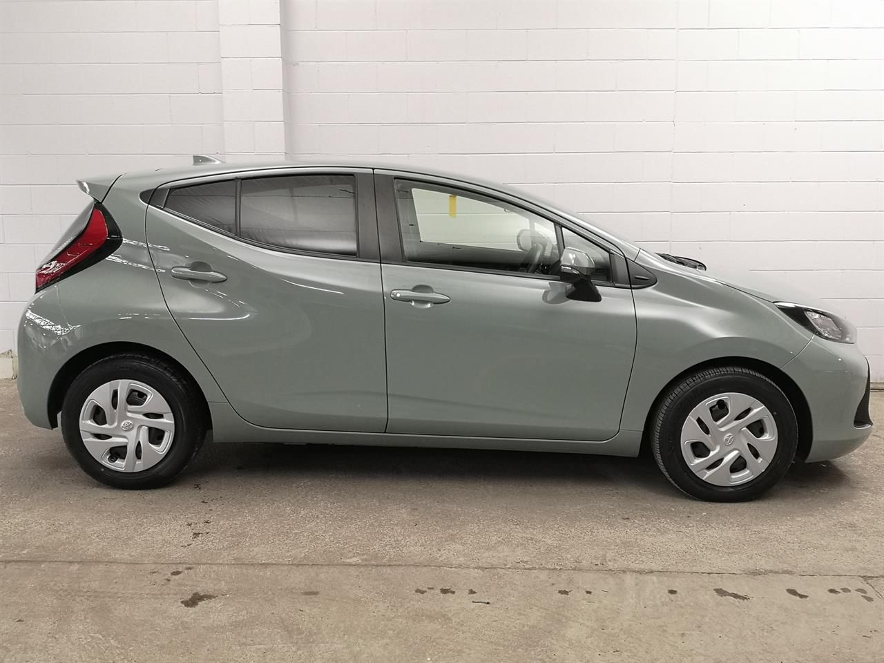 Vehicle image 3