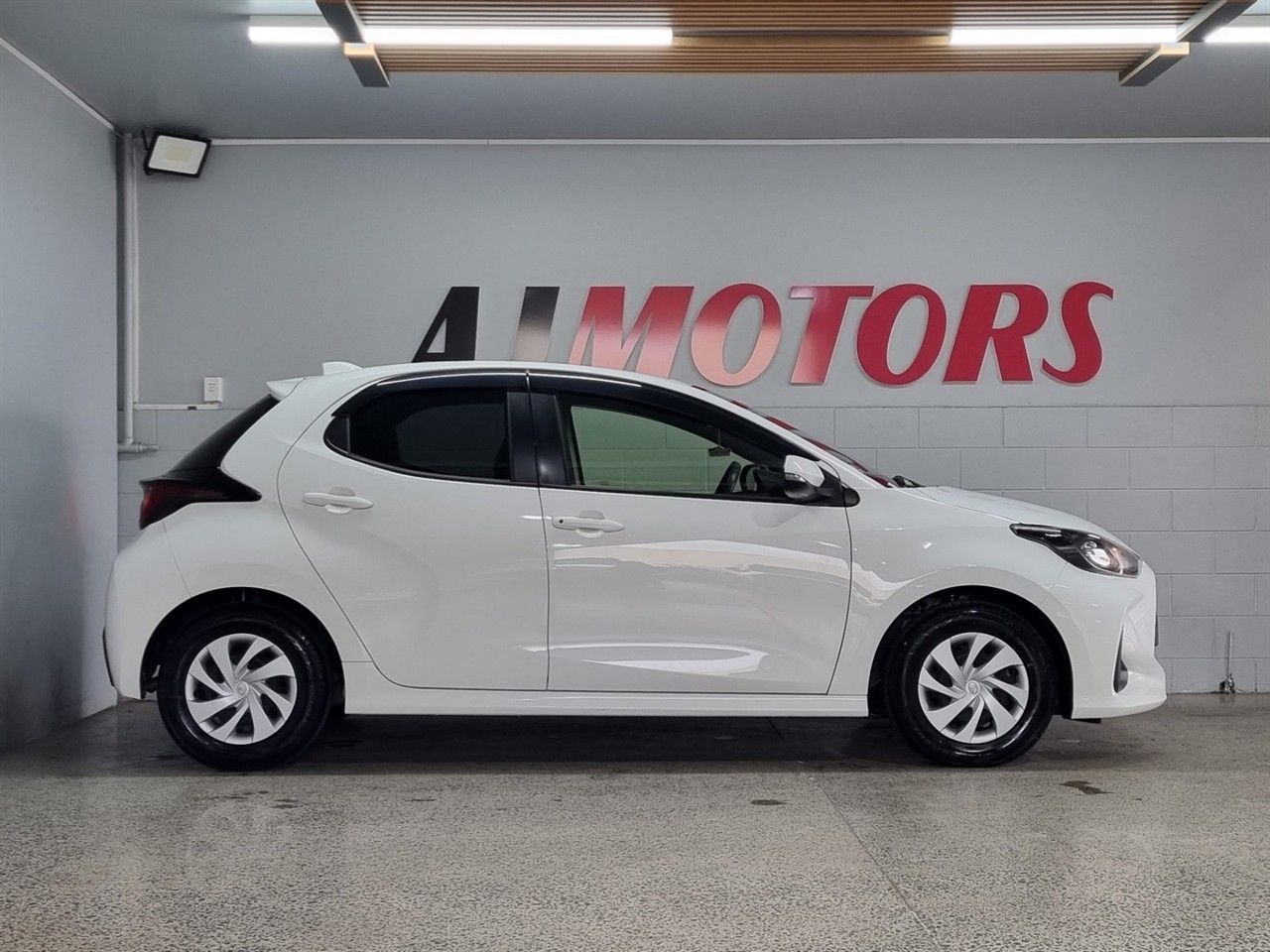 Vehicle image 5