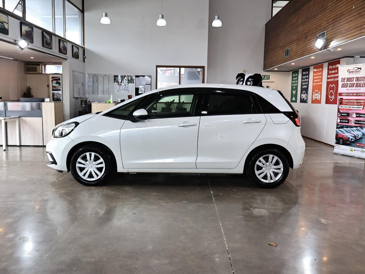 Vehicle image 5