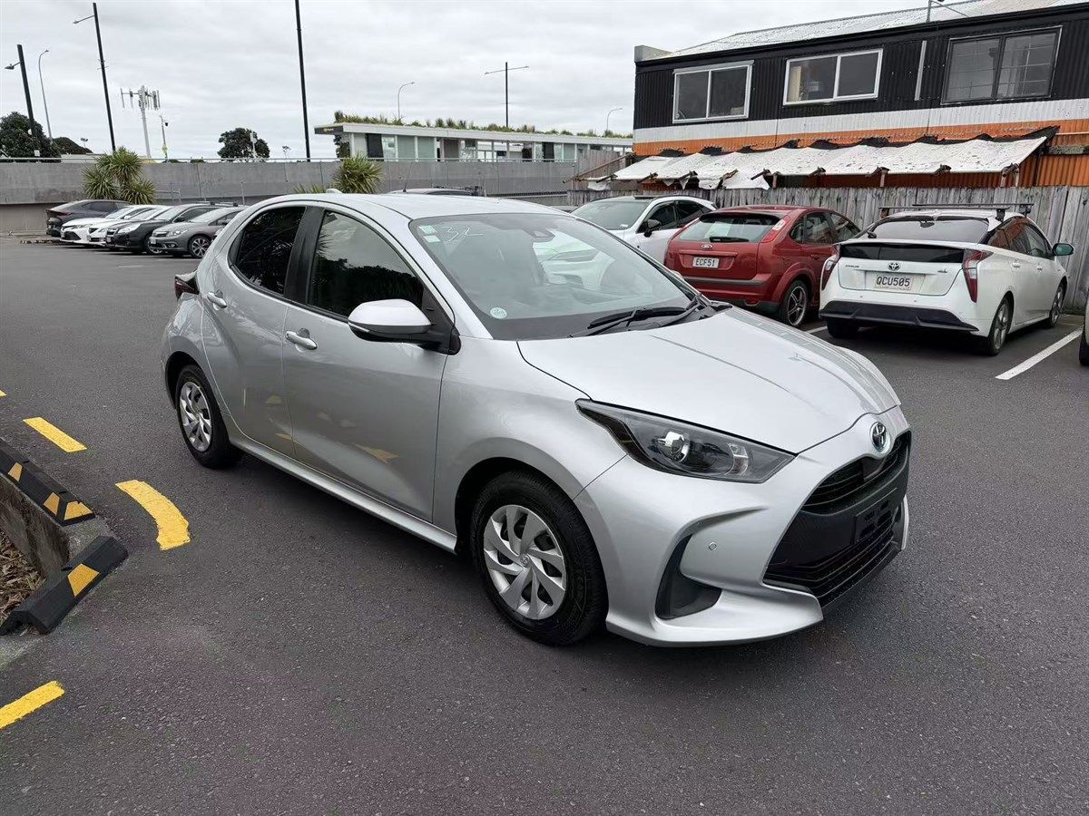 Vehicle image 3