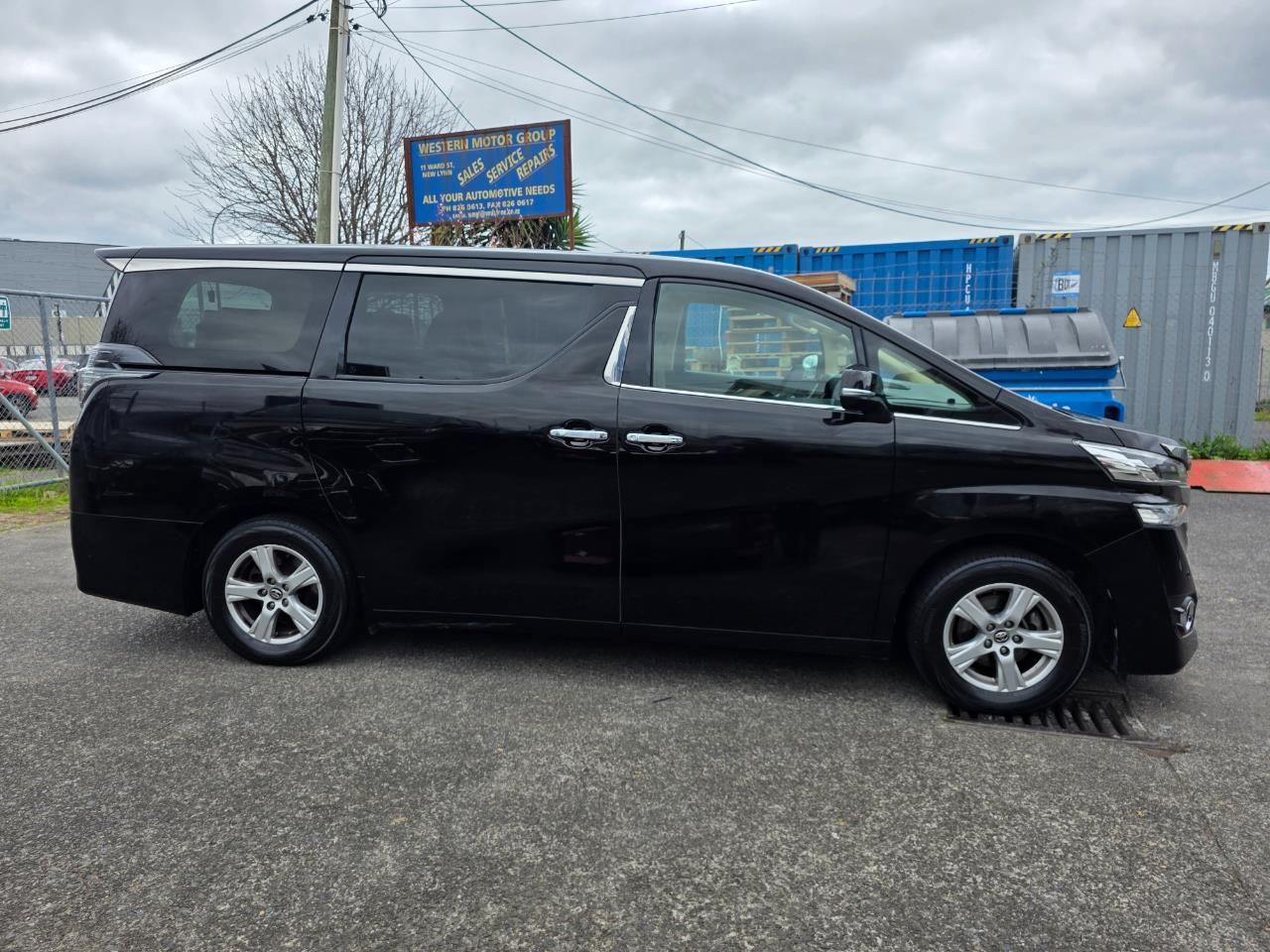 Vehicle image 5