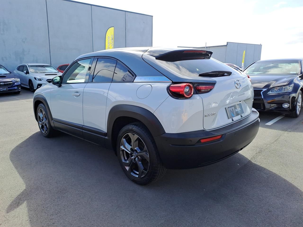 Vehicle image 5