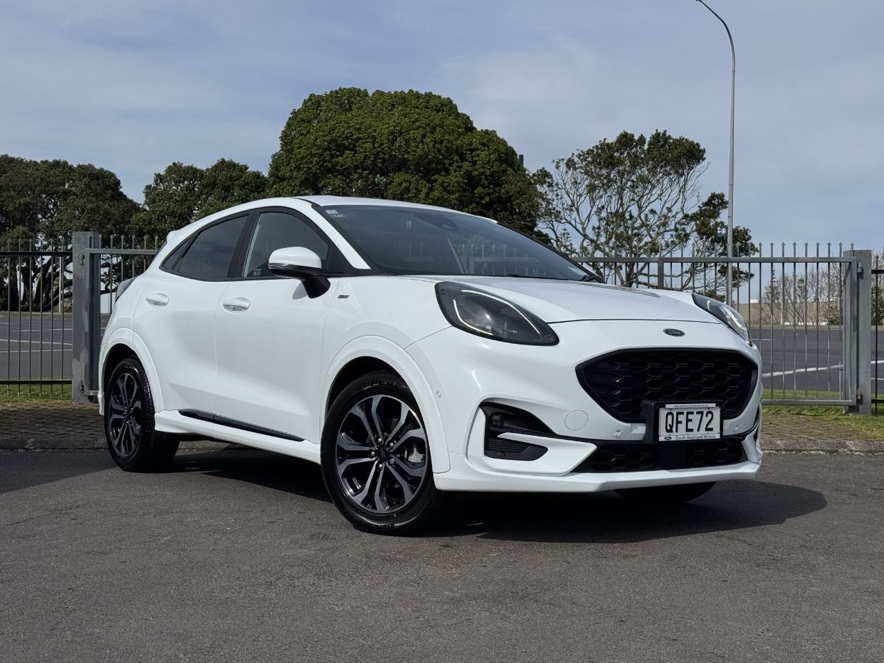 Vehicle image 3