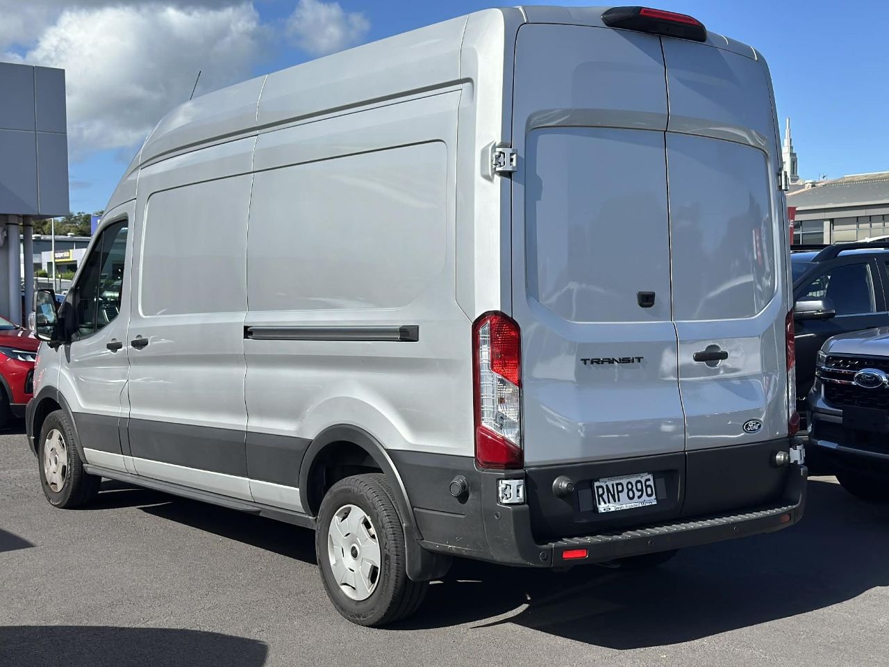 Vehicle image 4