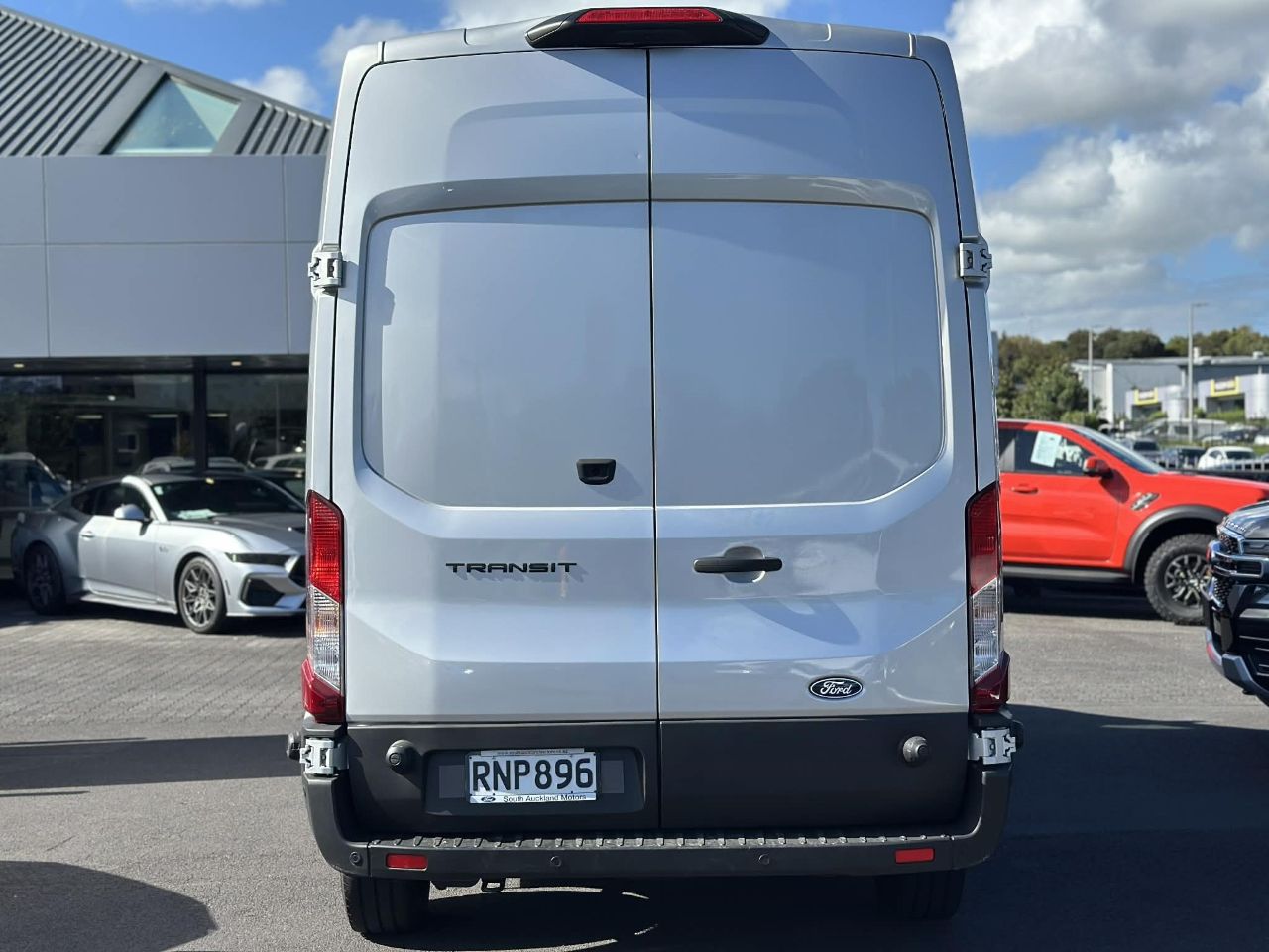 Vehicle image 5