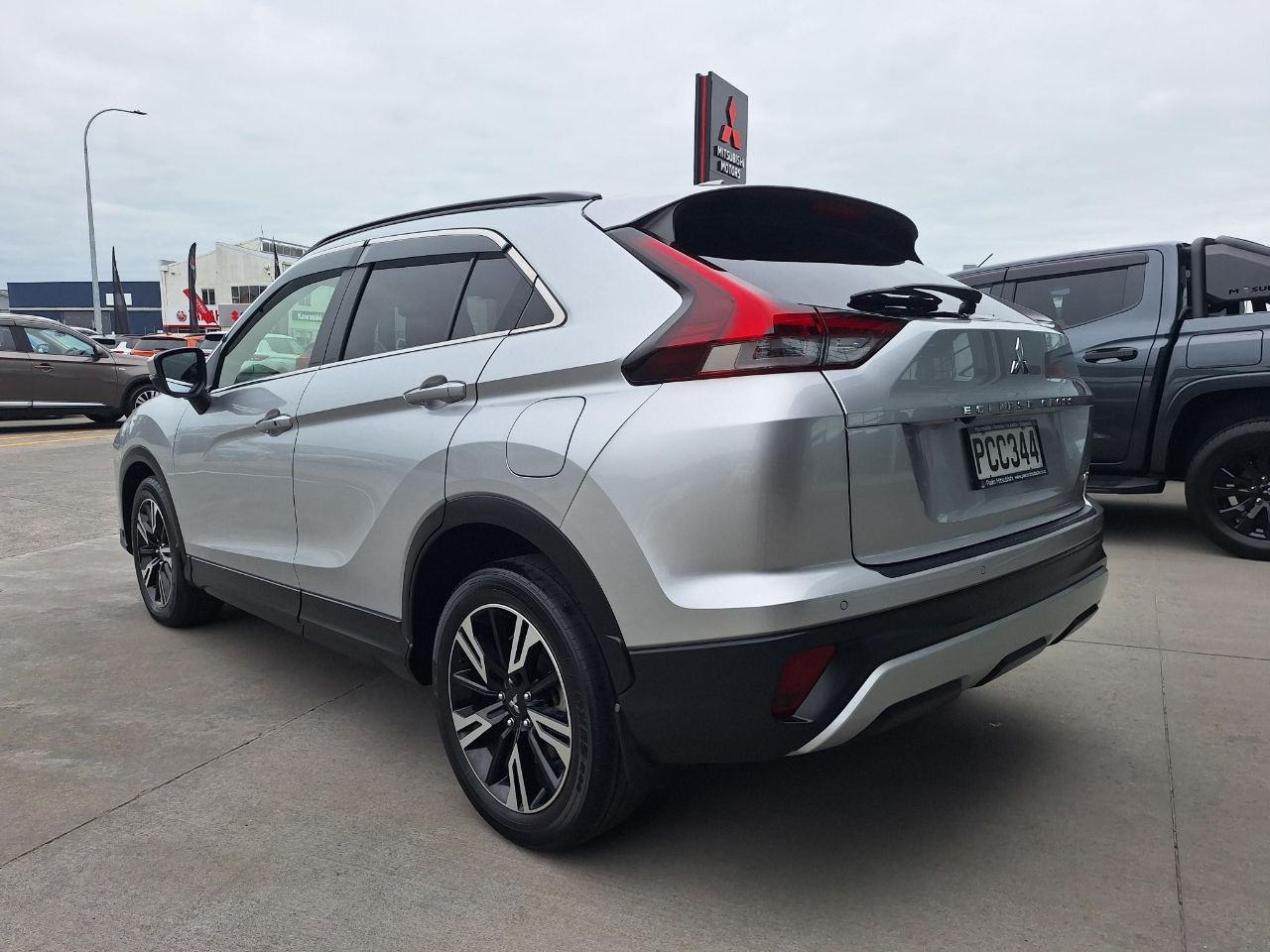 Vehicle image 5