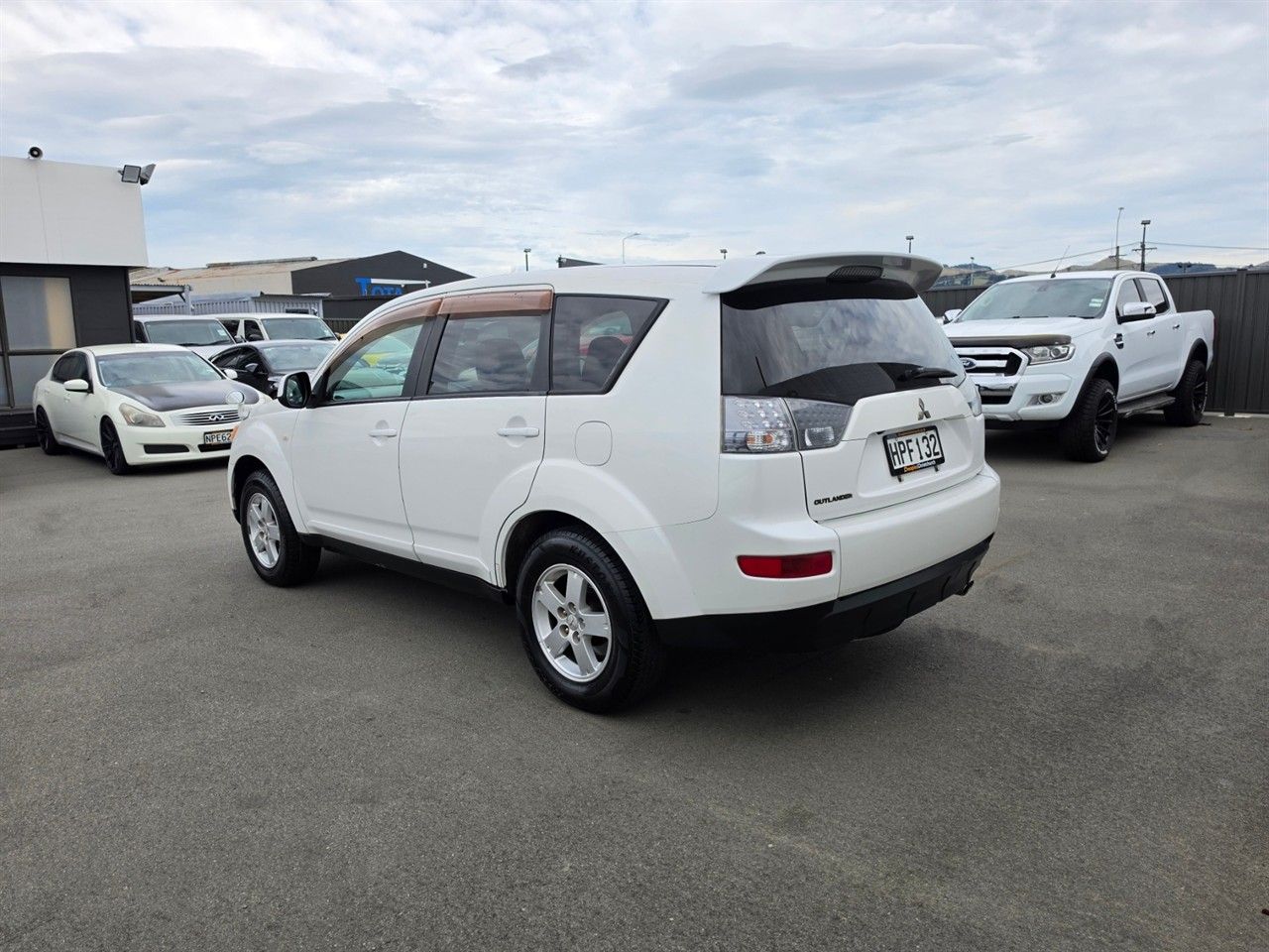 Vehicle image 4