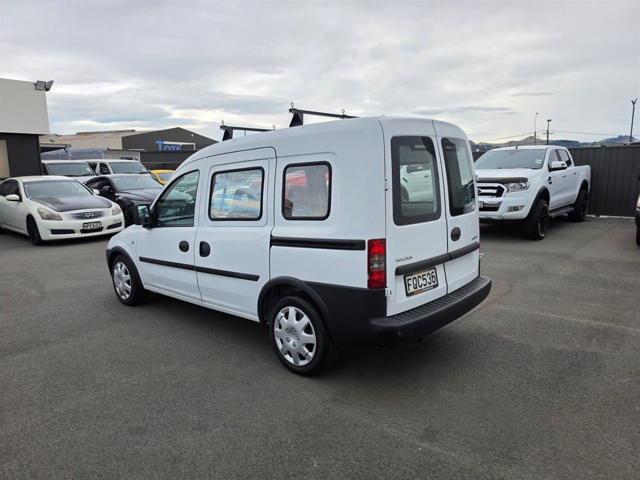 Vehicle image 4