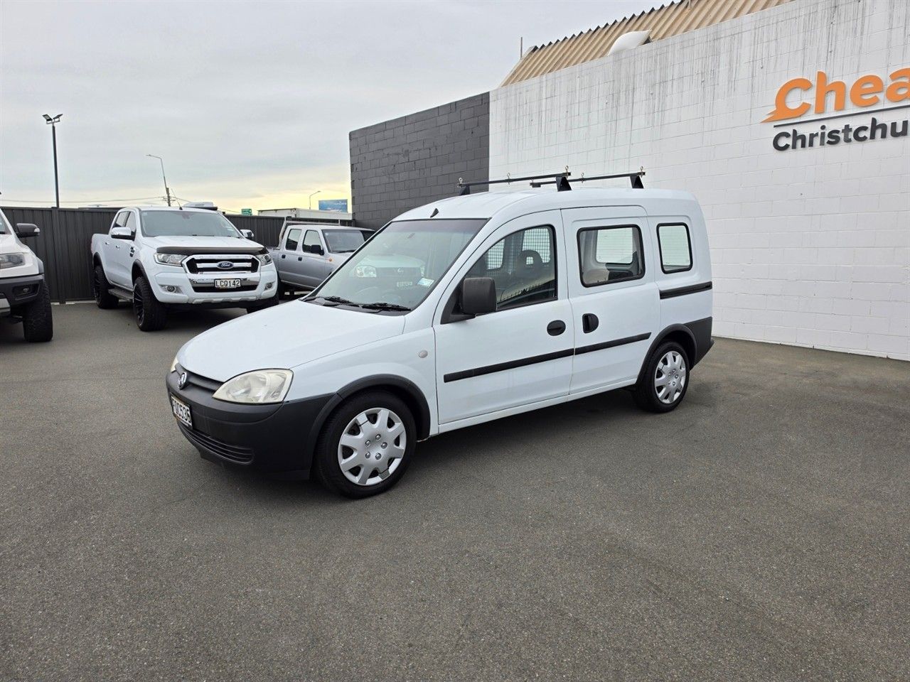 Vehicle image 5