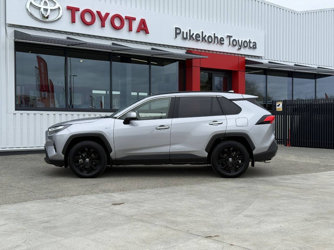 Vehicle image 4