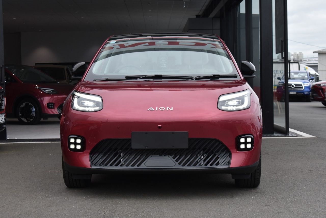 Vehicle image 4