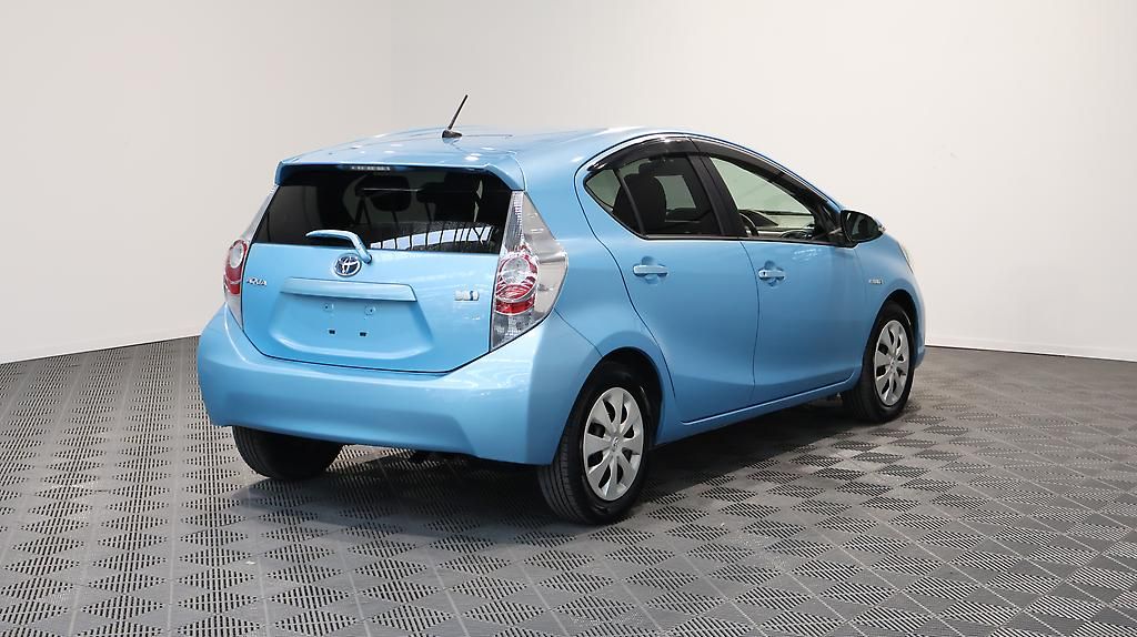 Vehicle image 5