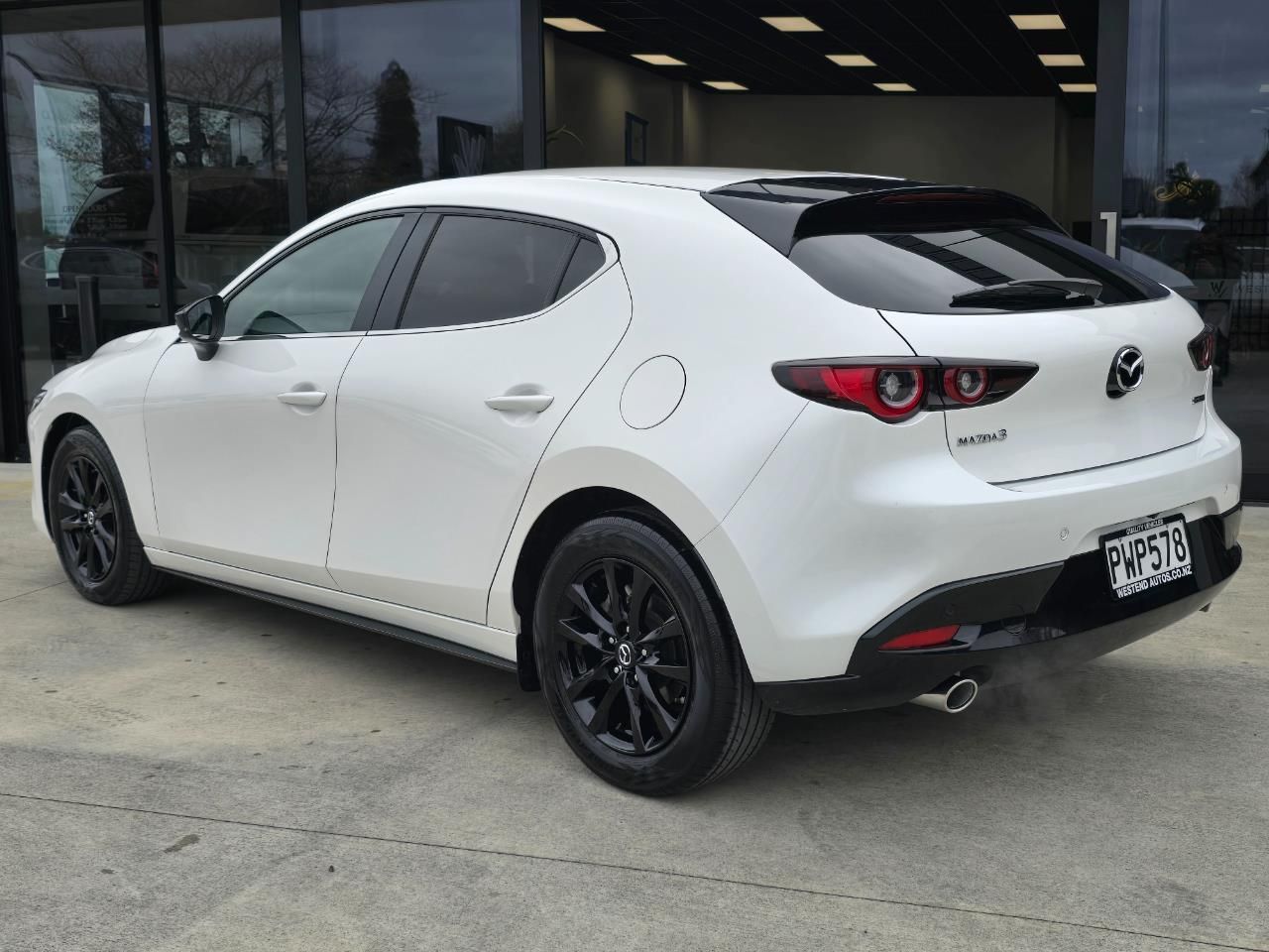 Vehicle image 5