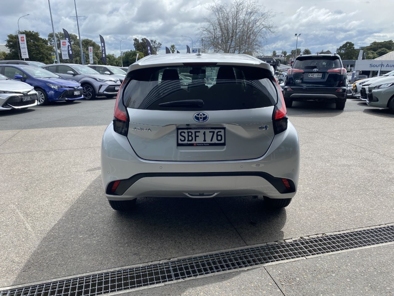 Vehicle image 3