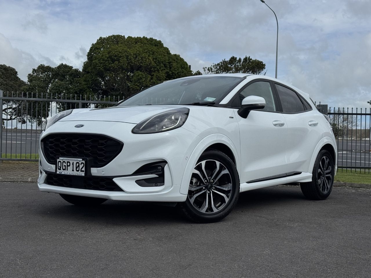 Vehicle image 1
